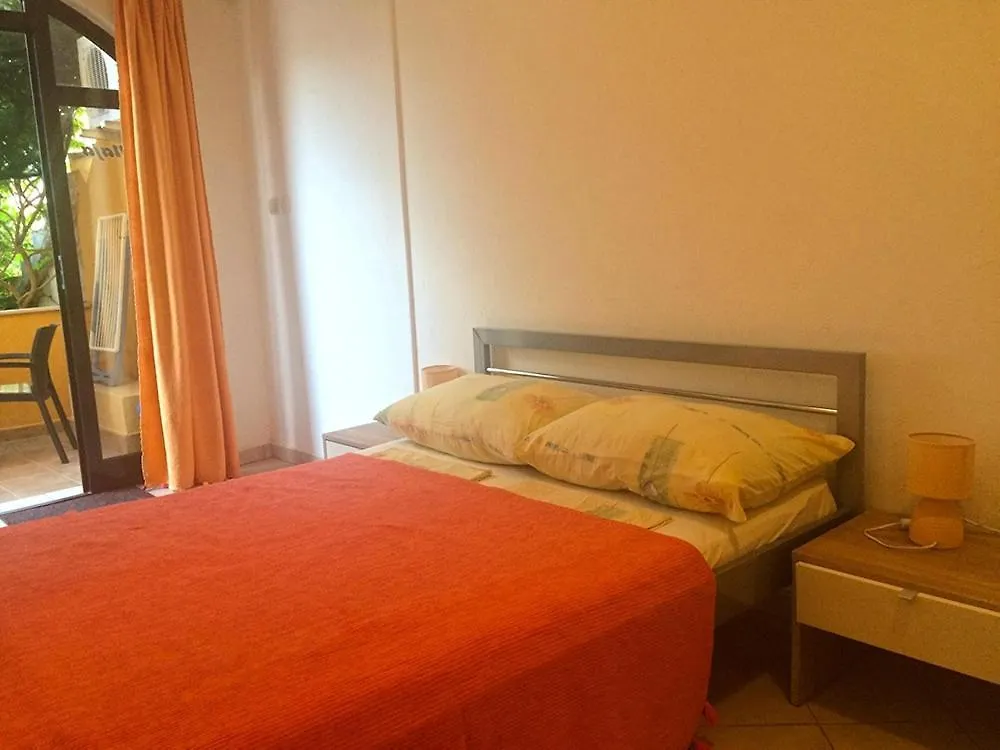 Studio Apartment In Lopar With Balcony, Air Conditioning, Wi-Fi