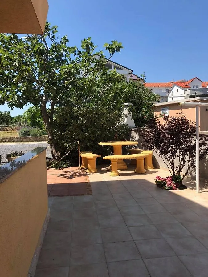 Studio Apartment In Lopar With Balcony, Air Conditioning, Wi-Fi 0*,